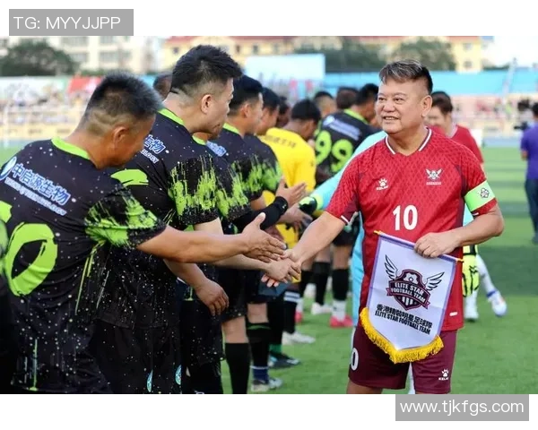 最热球星闪耀绿茵场引领足球激情风暴点燃全球球迷热爱